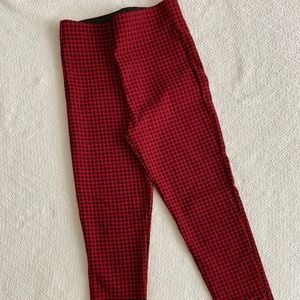 The cutest reed/black plaid leggings
